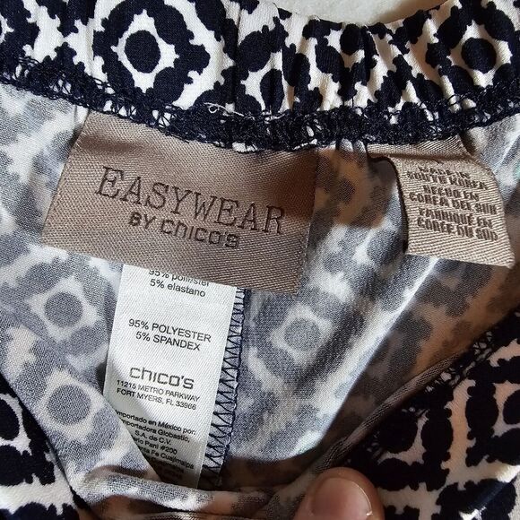 Chico's Ankle Pants Size 1 Geometric black And White Gently Used leggings - Picture 7 of 9